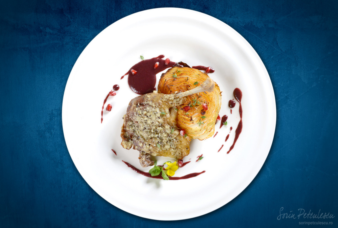 Vintage grunge blue concrete texture wall background with vignet